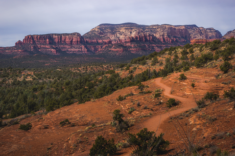 An image depicting the trail Little Round Mountain Trail and its surrounding area.