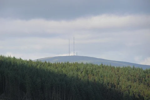 An image depicting the trail Mullaghanish Far North-East Top Loop Walk and its surrounding area.