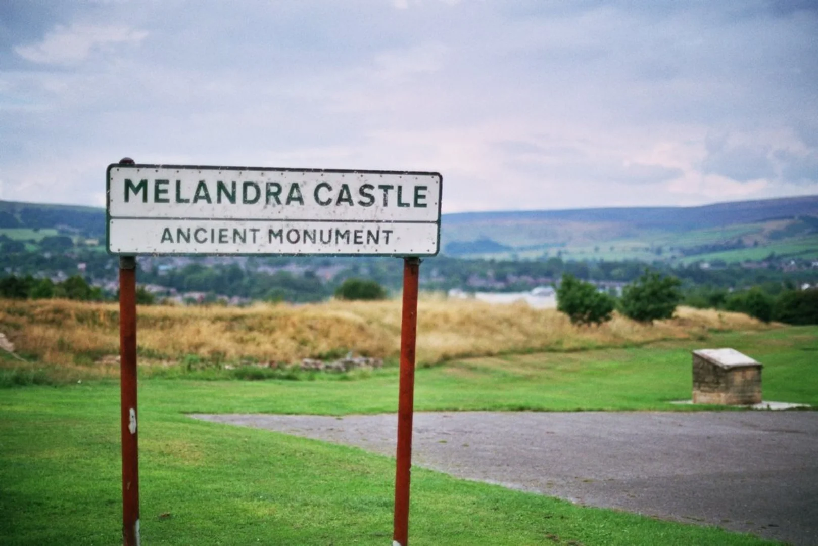 An image depicting the trail Padfield to Disley Walk and its surrounding area.