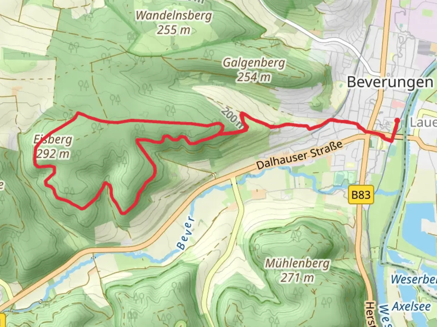An image depicting the trail Weser Bever Hoehenweg and Galgenberg Eisberg Weg and its surrounding area.