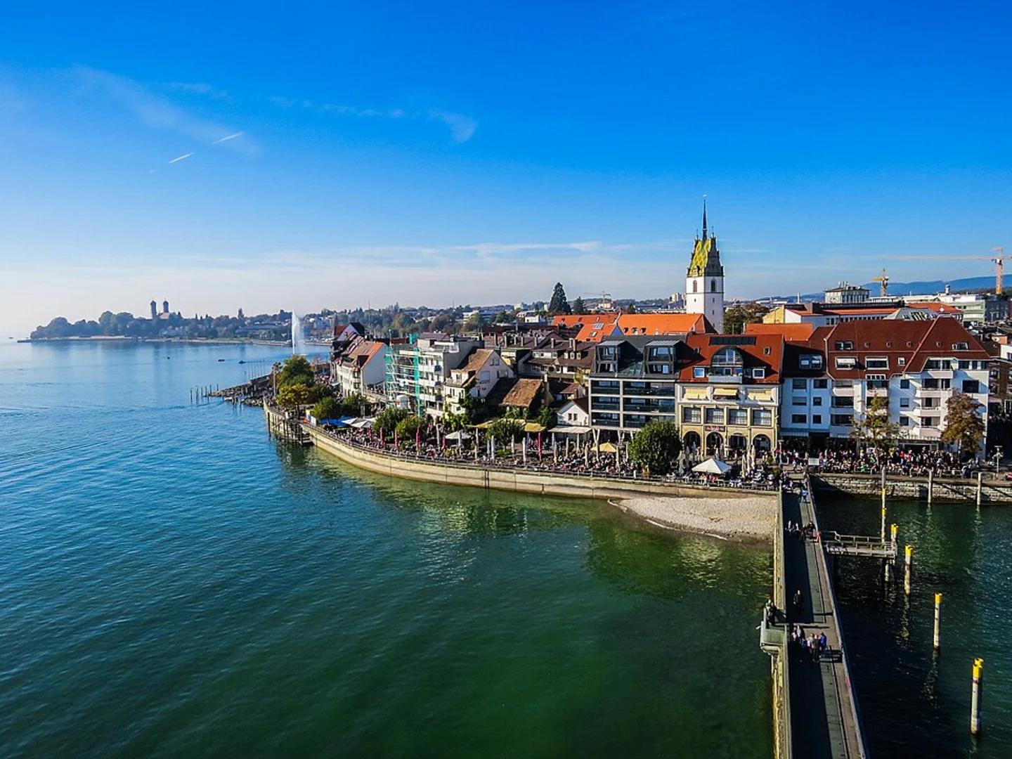 An image depicting the trail Weicheltswiesenweg from Friedrichshafen and its surrounding area.