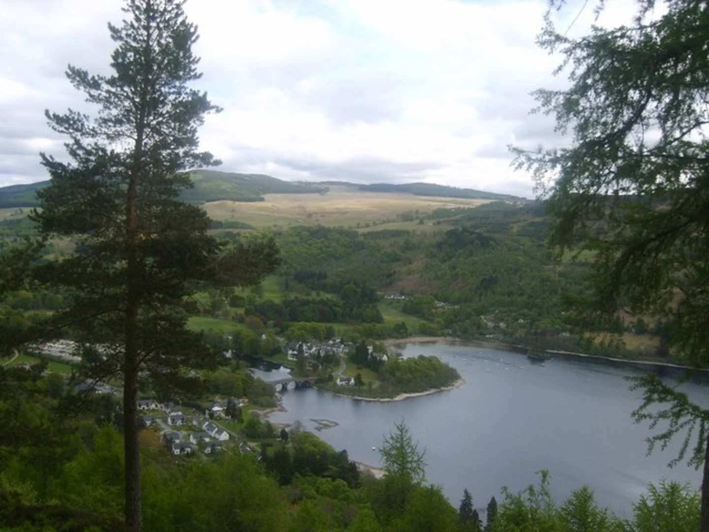 An image depicting the trail Caisteal MacTuathal Loop Trail from Loch Tay and its surrounding area.