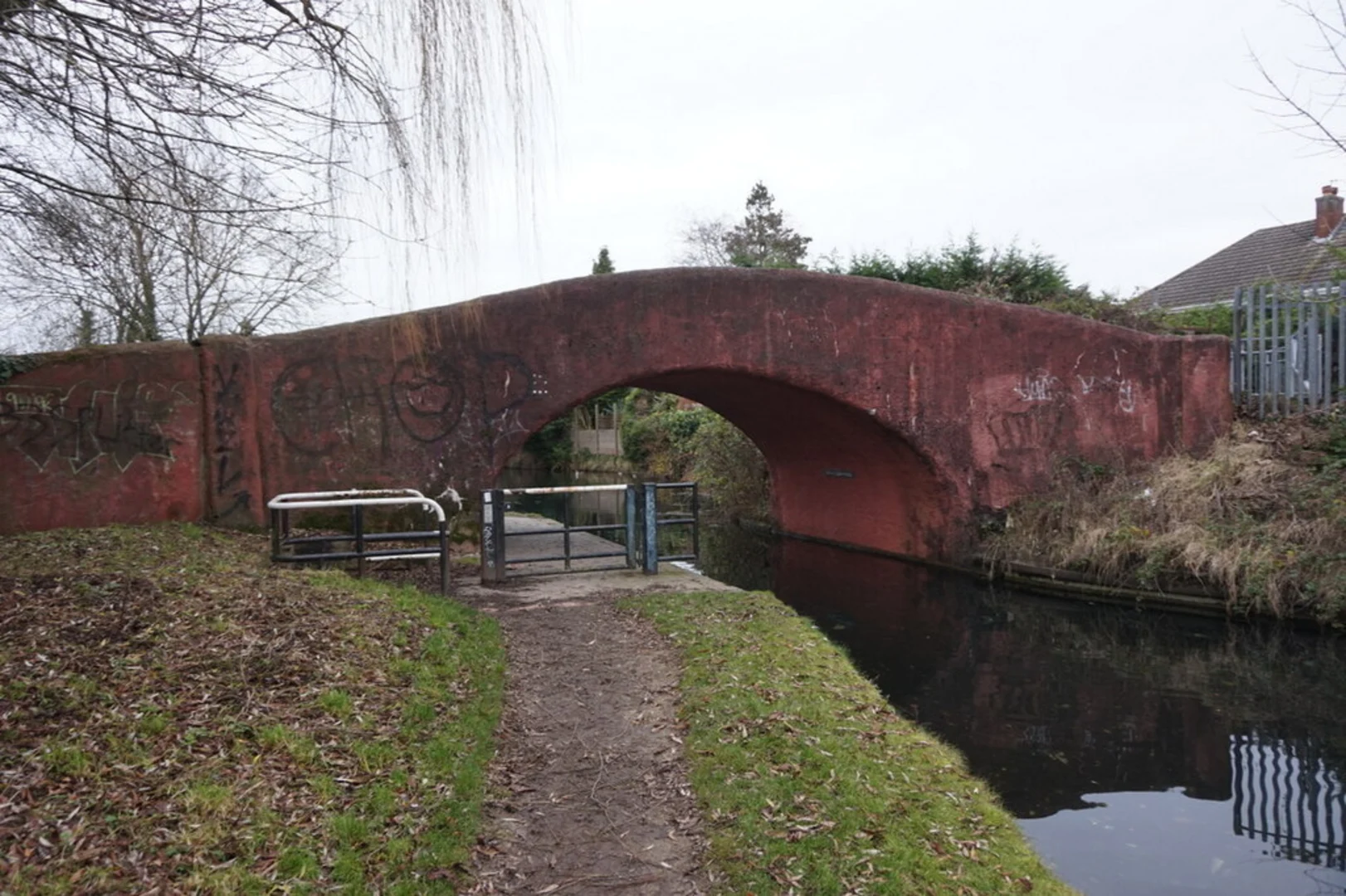 An image depicting the trail Wyrley and Essington Canal Walk and its surrounding area.