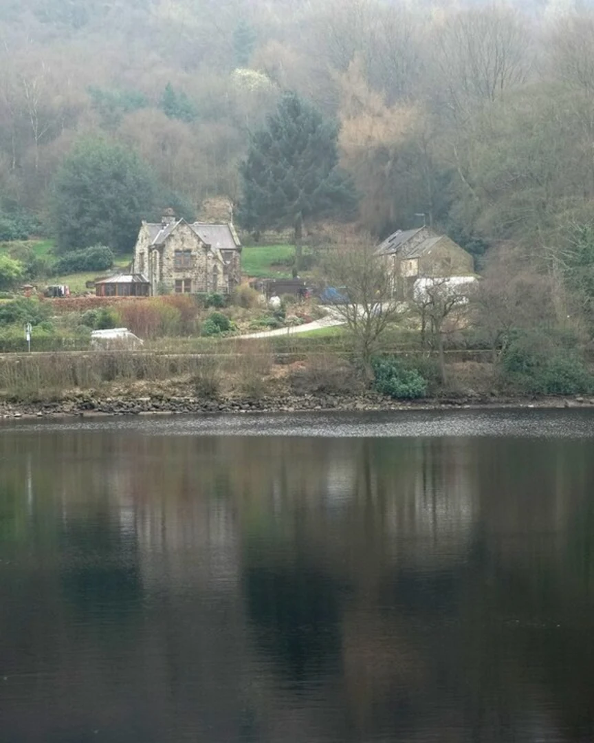 An image depicting the trail Rivelin Dams Walk and its surrounding area.