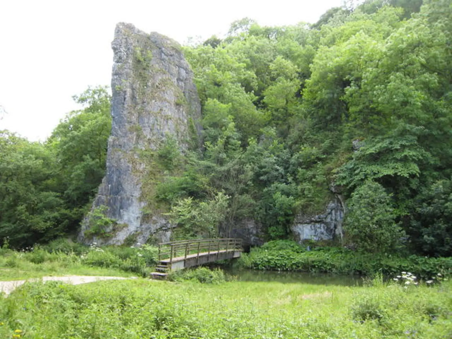 An image depicting the trail Dove Holes, Ilam Rock and Long Low Loop and its surrounding area.