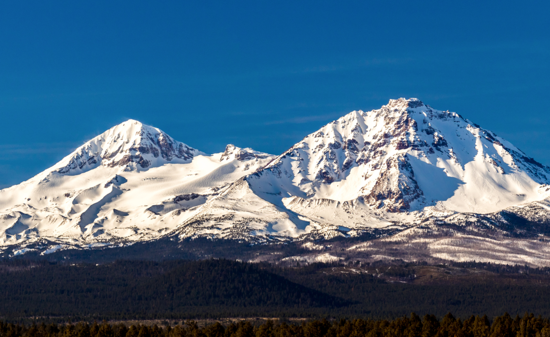 An image depicting the trail Demaris Lake via Pole Creek and Camp Lake Trail and its surrounding area.