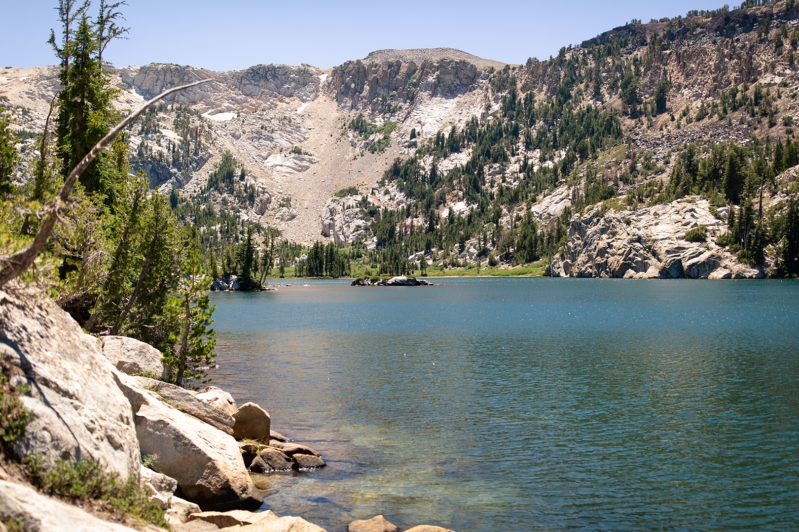 An image depicting the trail Crystal Lake via Mammoth Crest Trail and its surrounding area.