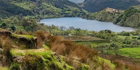 An image depicting the trail Elan Valley Way and its surrounding area.