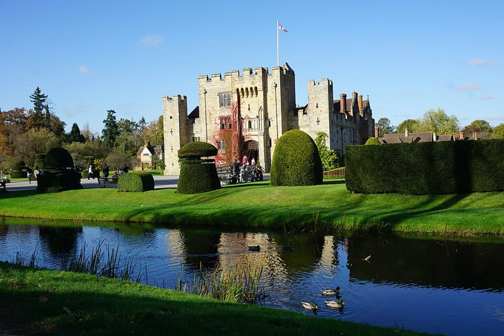 An image depicting the trail Hever Castle and River Eden Loop and its surrounding area.
