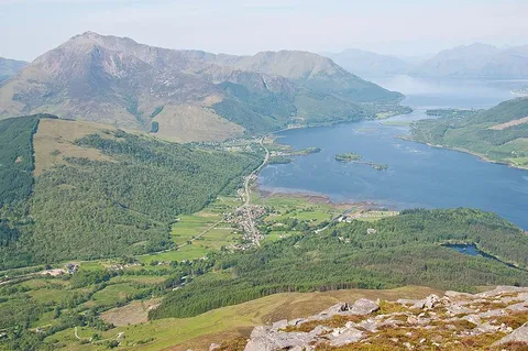 An image depicting the trail Stob Coire Sgreamhach and Sgorr na Ciche Loop from Altnafeadh and its surrounding area.
