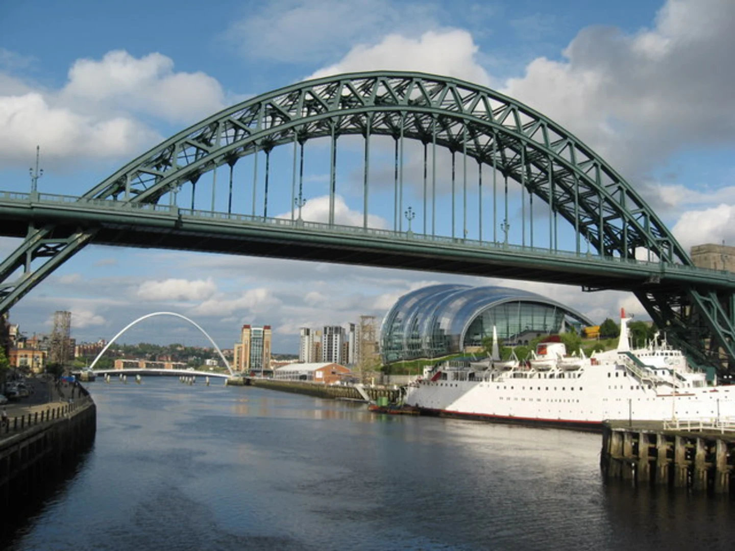 An image depicting the trail River Tyne Walk - Newcastle upon Tyne and its surrounding area.