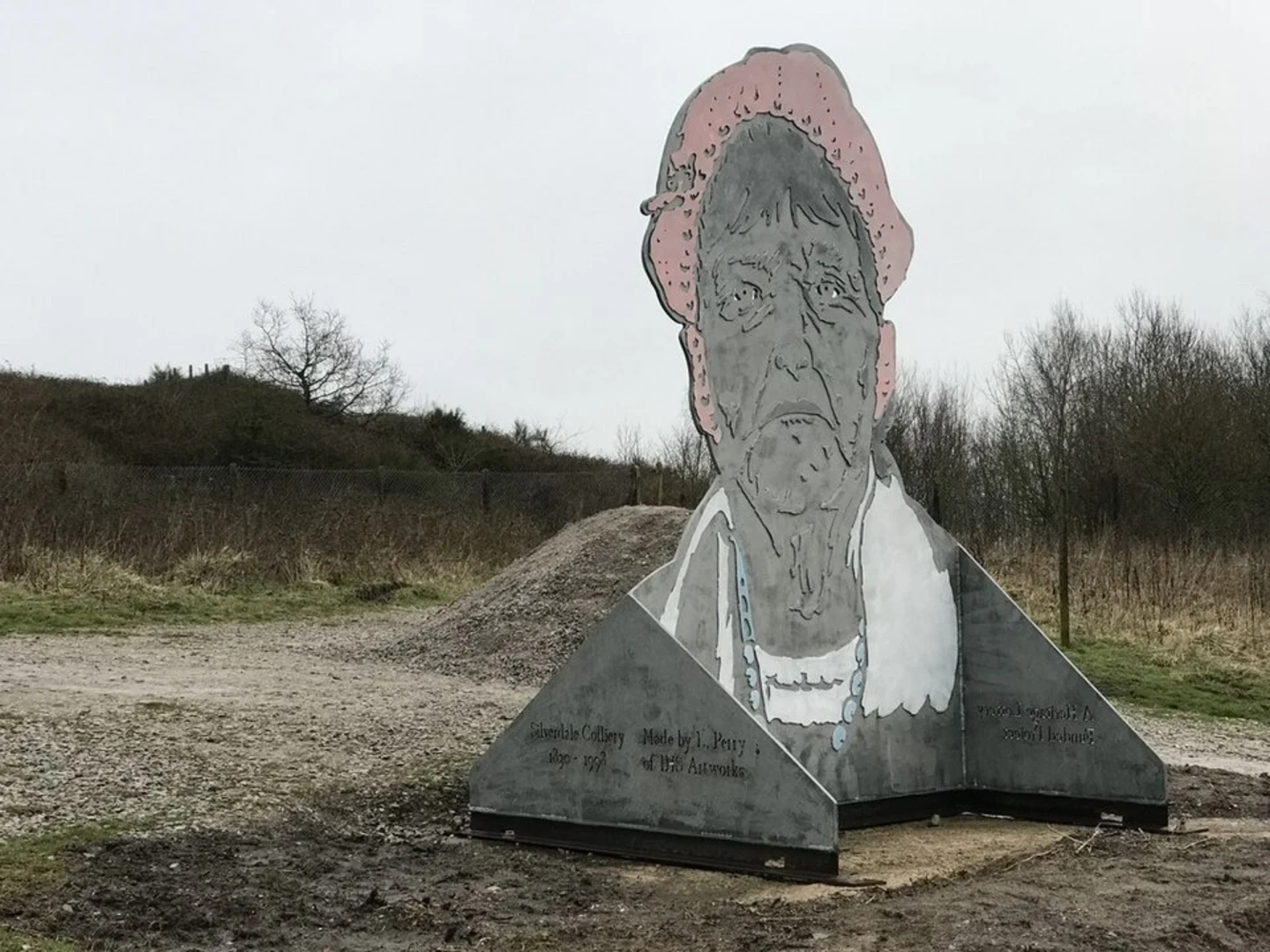 An image depicting the trail Silverdale Country Park Loop and its surrounding area.