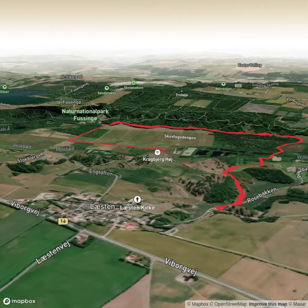 An image depicting the trail Læsten Bakker and its surrounding area.