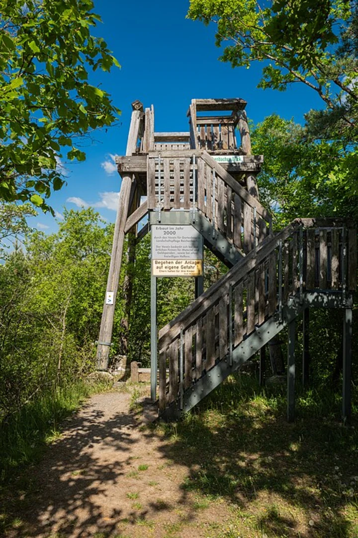 An image depicting the trail Burghäuser Blick and Reichenbacher Blick via Extratour Michelsberg and its surrounding area.