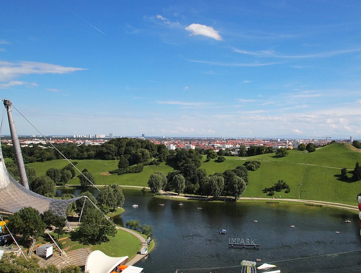 Grosser Olympiasee via Willi Gebhardt Ufer and Hans Jochen Vogel Platz