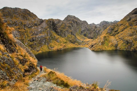 An image depicting the trail Serpentine Range and its surrounding area.