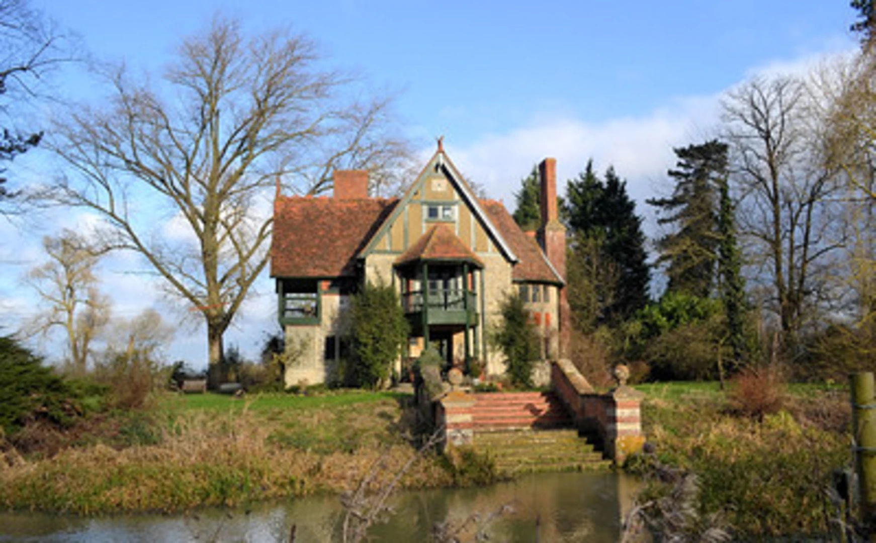 An image depicting the trail Whaddon Hill via North Bucks Way and its surrounding area.