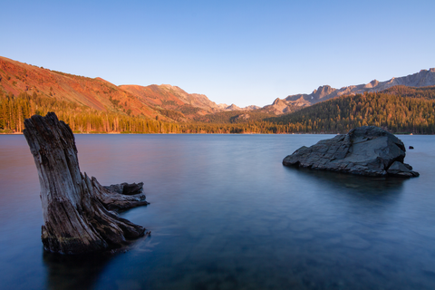 An image depicting the trail Deer Lakes and Duck Lake via Mammoth Crest Trail and its surrounding area.