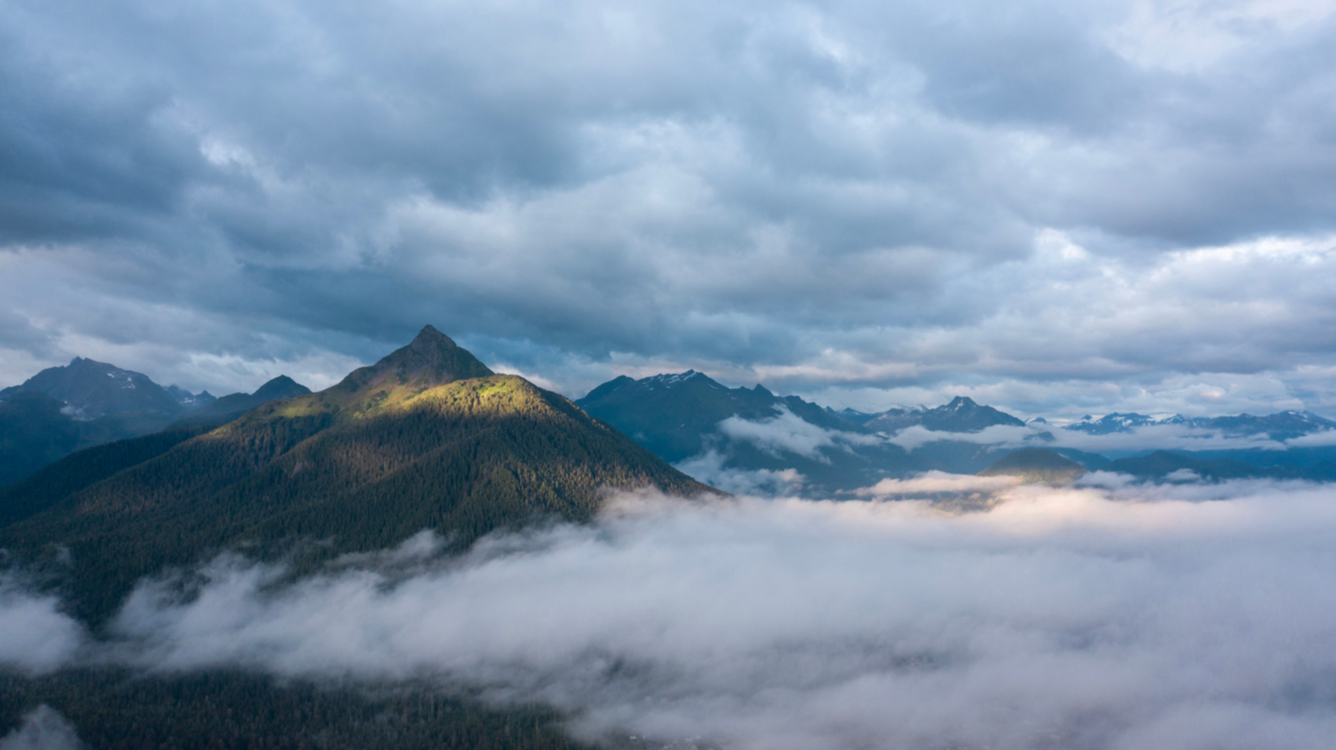 An image depicting the trail Mount Verstovia Trail and its surrounding area.