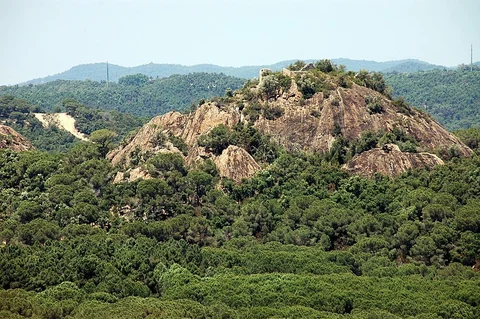 An image depicting the trail Path of Sant Feliu de Guixols PR C 102 and its surrounding area.