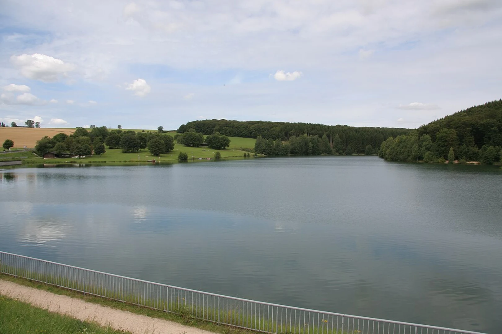 An image depicting the trail Blankenheim to Freilinger See via Ahrtalweg and its surrounding area.