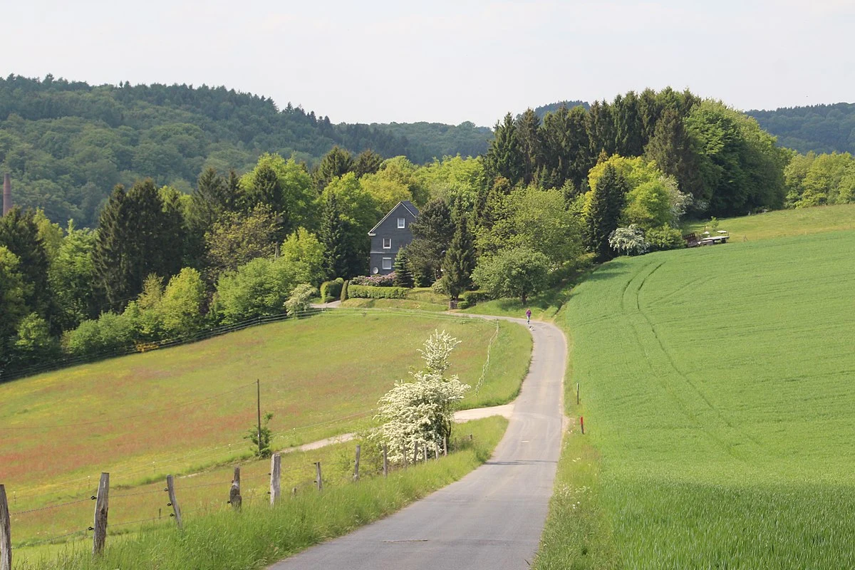Höhenfelder See and Kuehzaehl via radevormwald