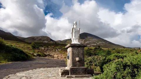 An image depicting the trail Tochar Phadraig and its surrounding area.