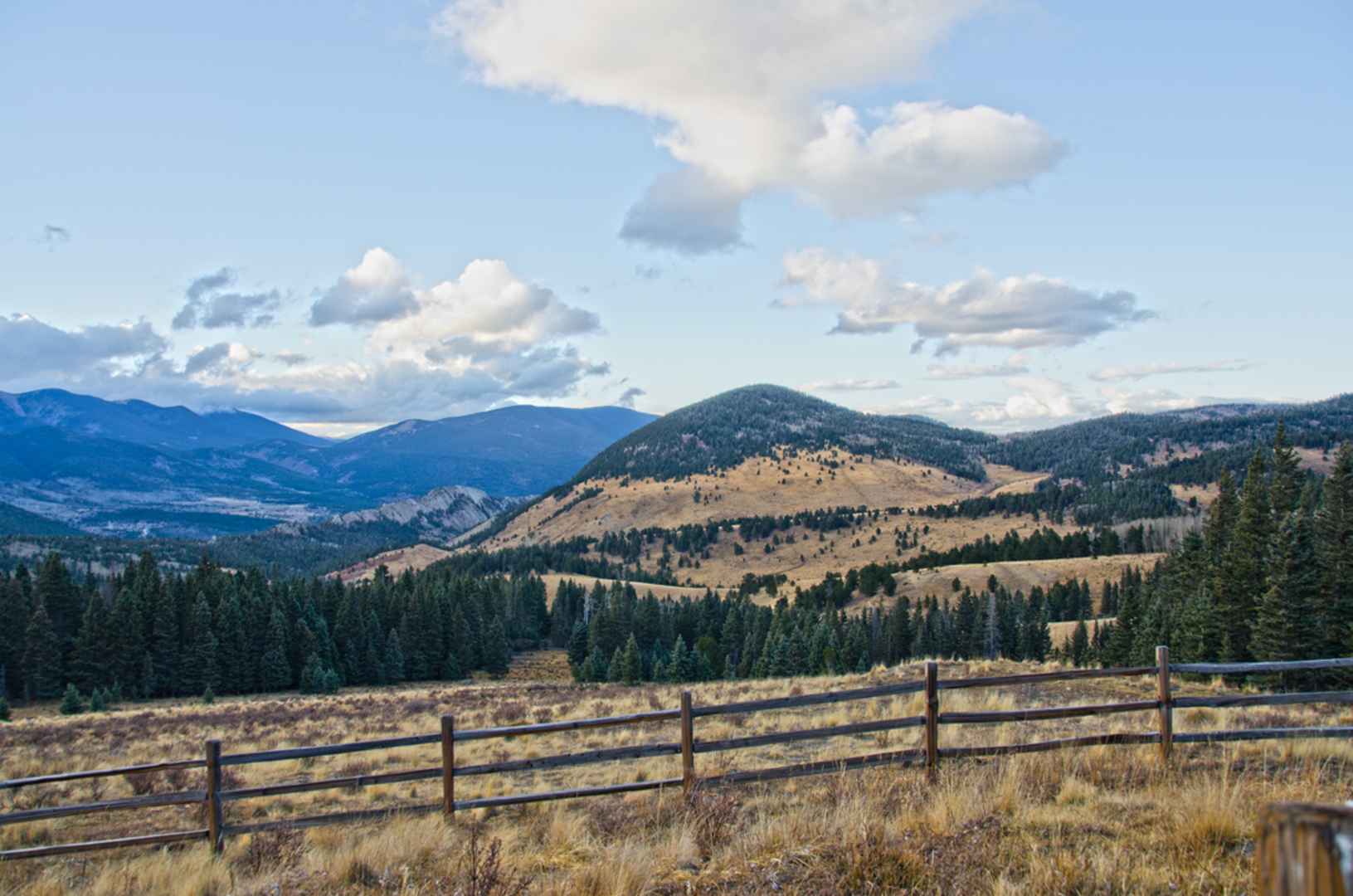 An image depicting the trail Vista Point Handicapped Trail via West Spanish Peak Trail and its surrounding area.