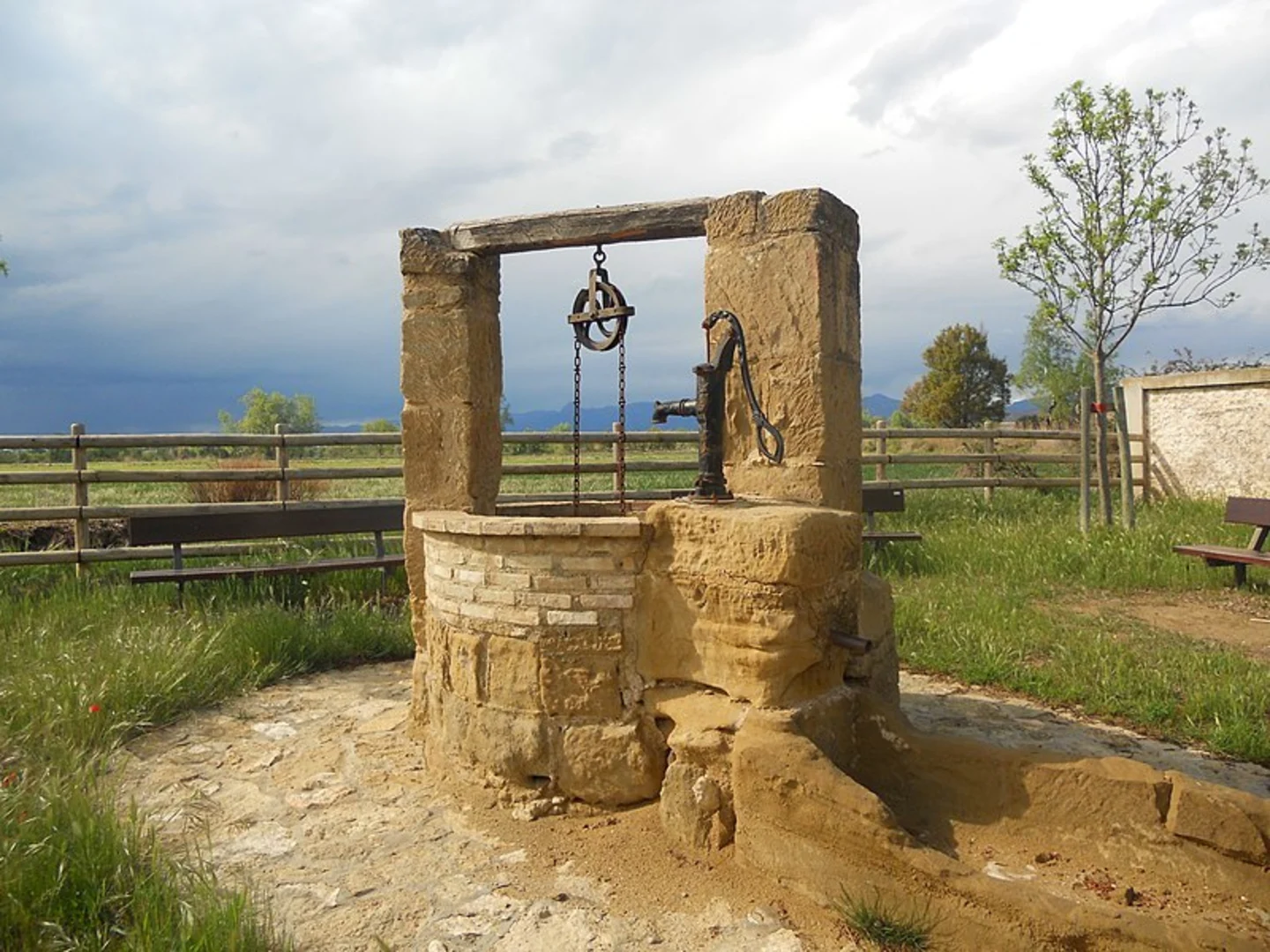 An image depicting the trail Huesca - Bellestar PR HU 144 and its surrounding area.