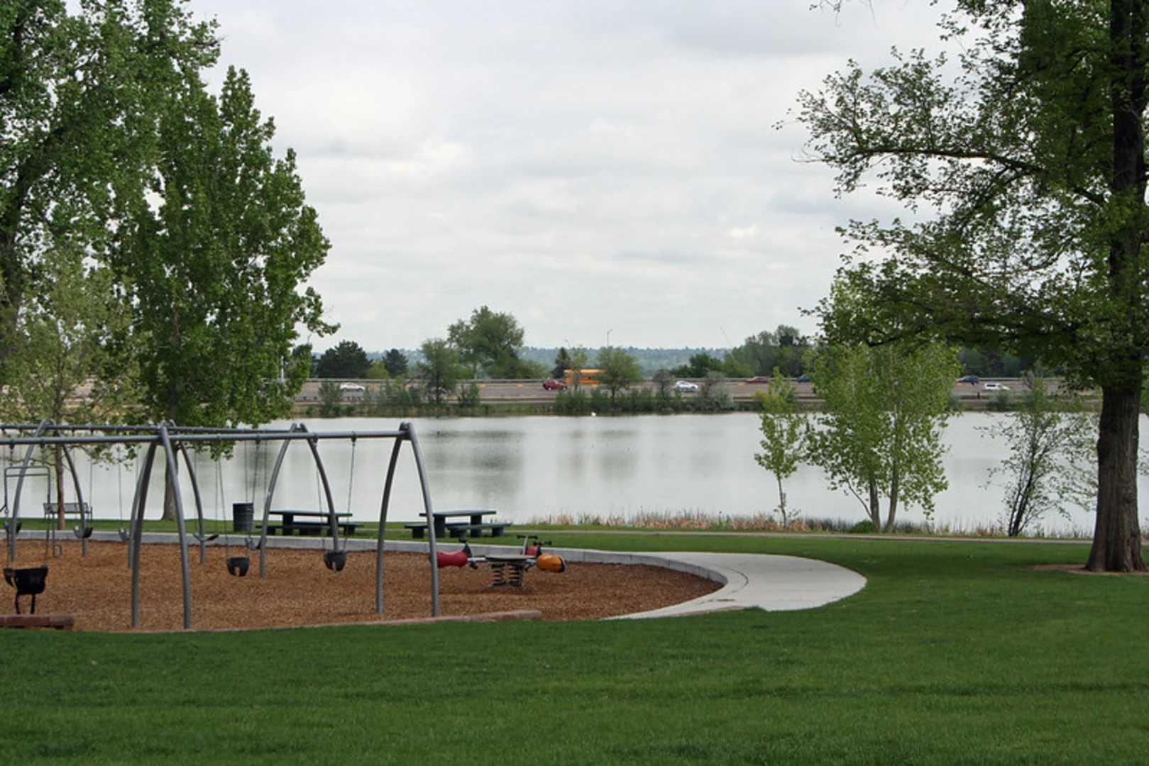 An image depicting the trail Berkeley Lake Loop and its surrounding area.