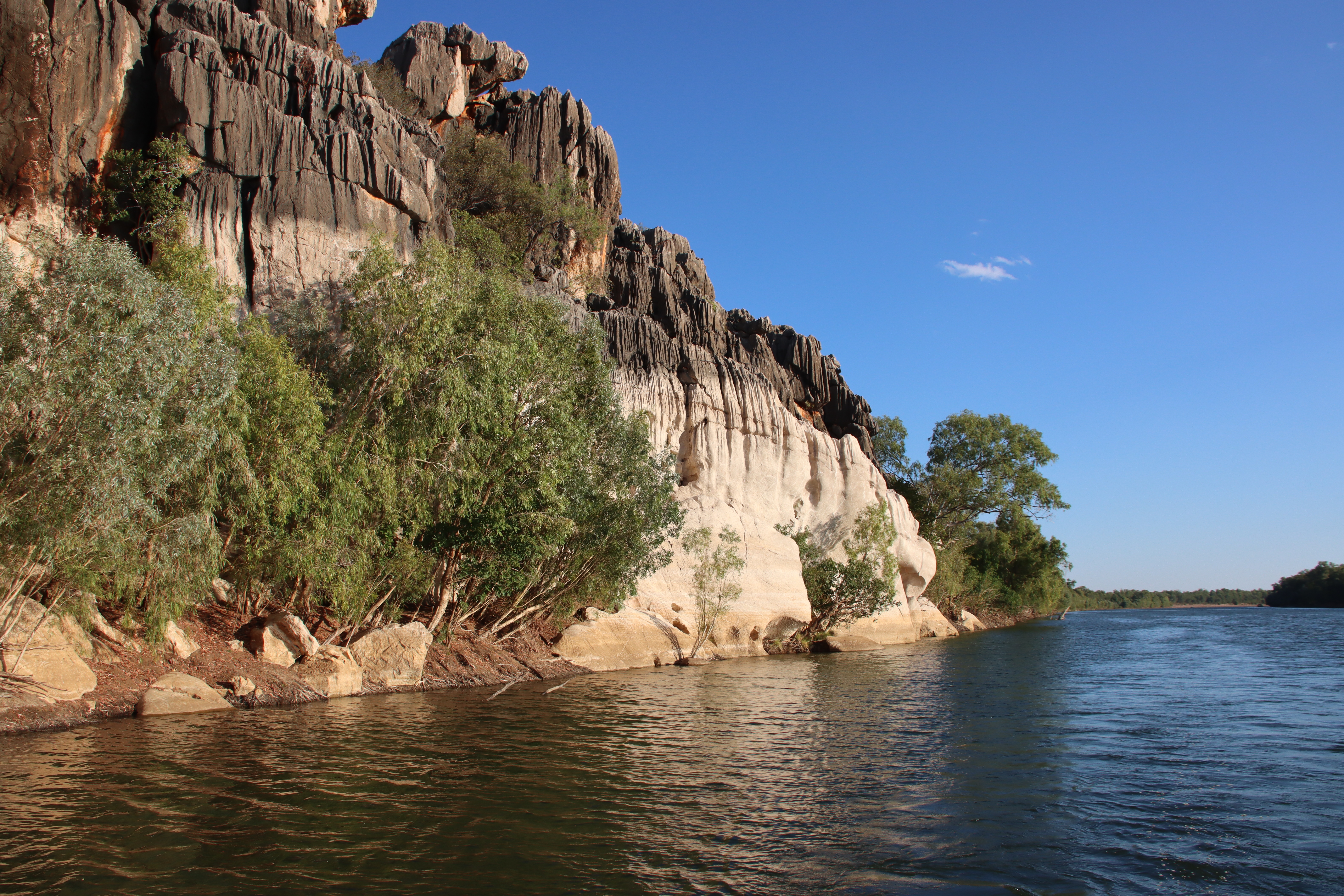 An image depicting the trail Geikie Gorge National Park and its surrounding area.