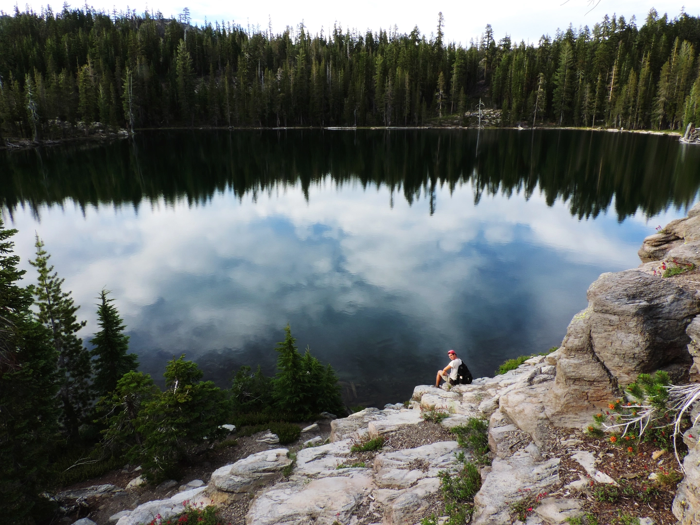 An image depicting the trail Crystal Lake and its surrounding area.