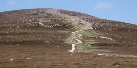 An image depicting the trail Mount Keen and its surrounding area.