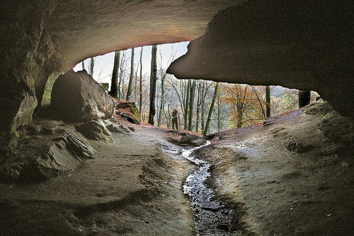 Bärenhöhle, Bärnfels and Dickle Eiche via Bärenpfad