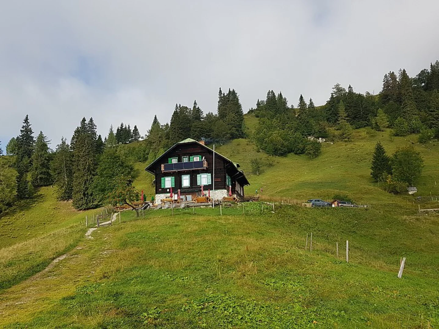 An image depicting the trail Almlehrpfad Grabnerstein and its surrounding area.