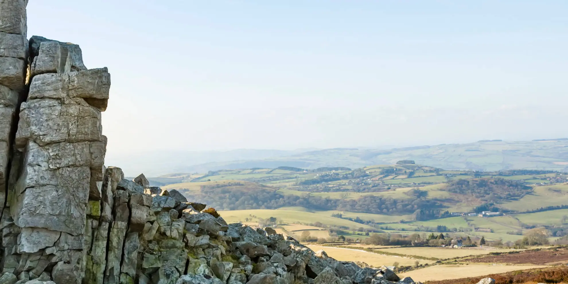 An image depicting the trail The Stiperstones and Blakemoor Flat from the Knolls and its surrounding area.