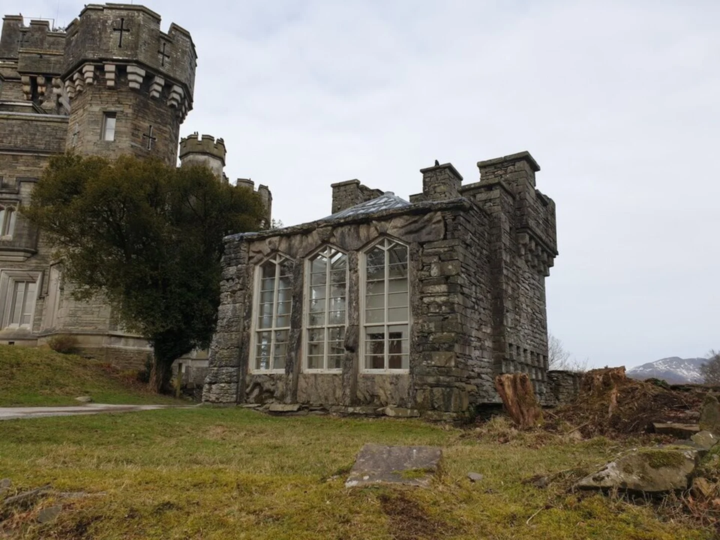 An image depicting the trail Wray Castle Loop and its surrounding area.