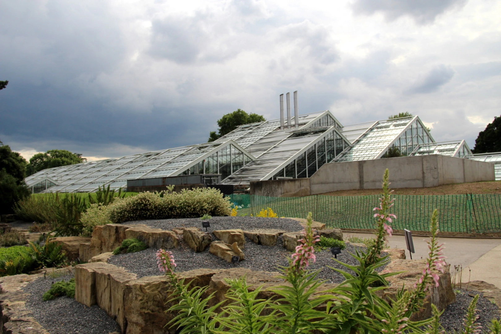 An image depicting the trail Kew Gardens Loop and its surrounding area.