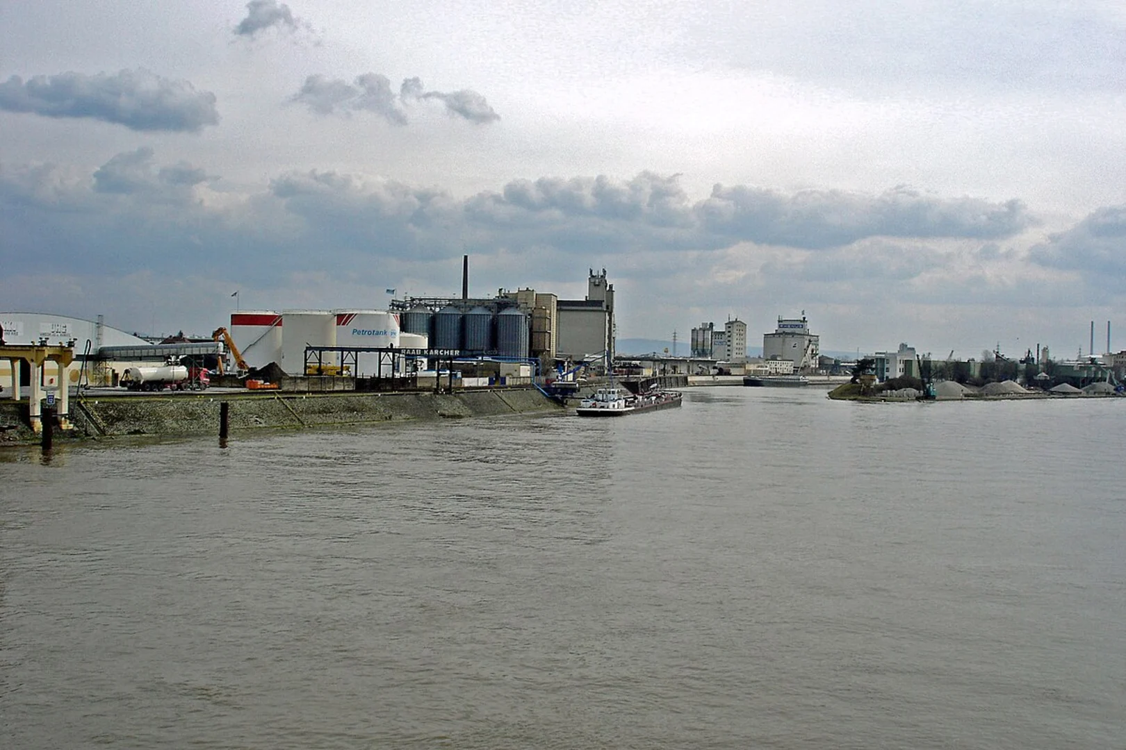 An image depicting the trail Main via Leinpfad and Am Kinzigdamm Loop and its surrounding area.