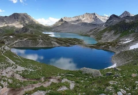 An image depicting the trail Jöriseen Rundweg and its surrounding area.