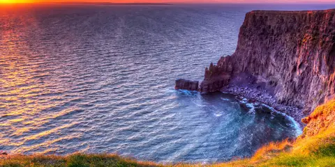 An image depicting the trail Cliffs of Moher Coastal Walk and its surrounding area.