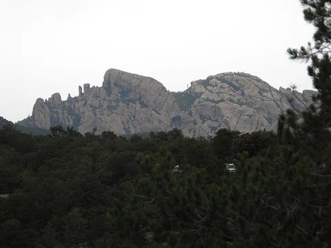 An image depicting the trail Emigrant Canyon Trail and its surrounding area.