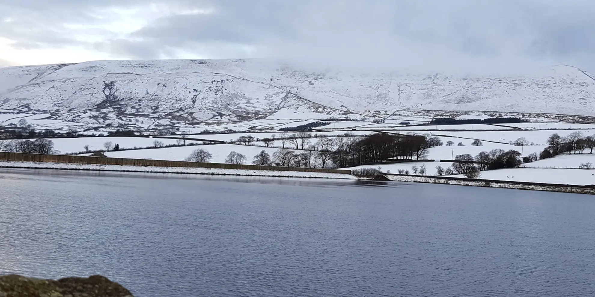 An image depicting the trail Barley - Pendle Hill and Lower Black Moss Reservoir and its surrounding area.