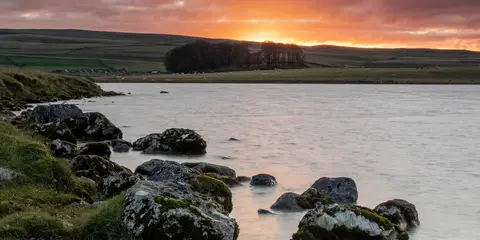 An image depicting the trail Malham Tarn - Fountain's Fell and Out Fell and its surrounding area.