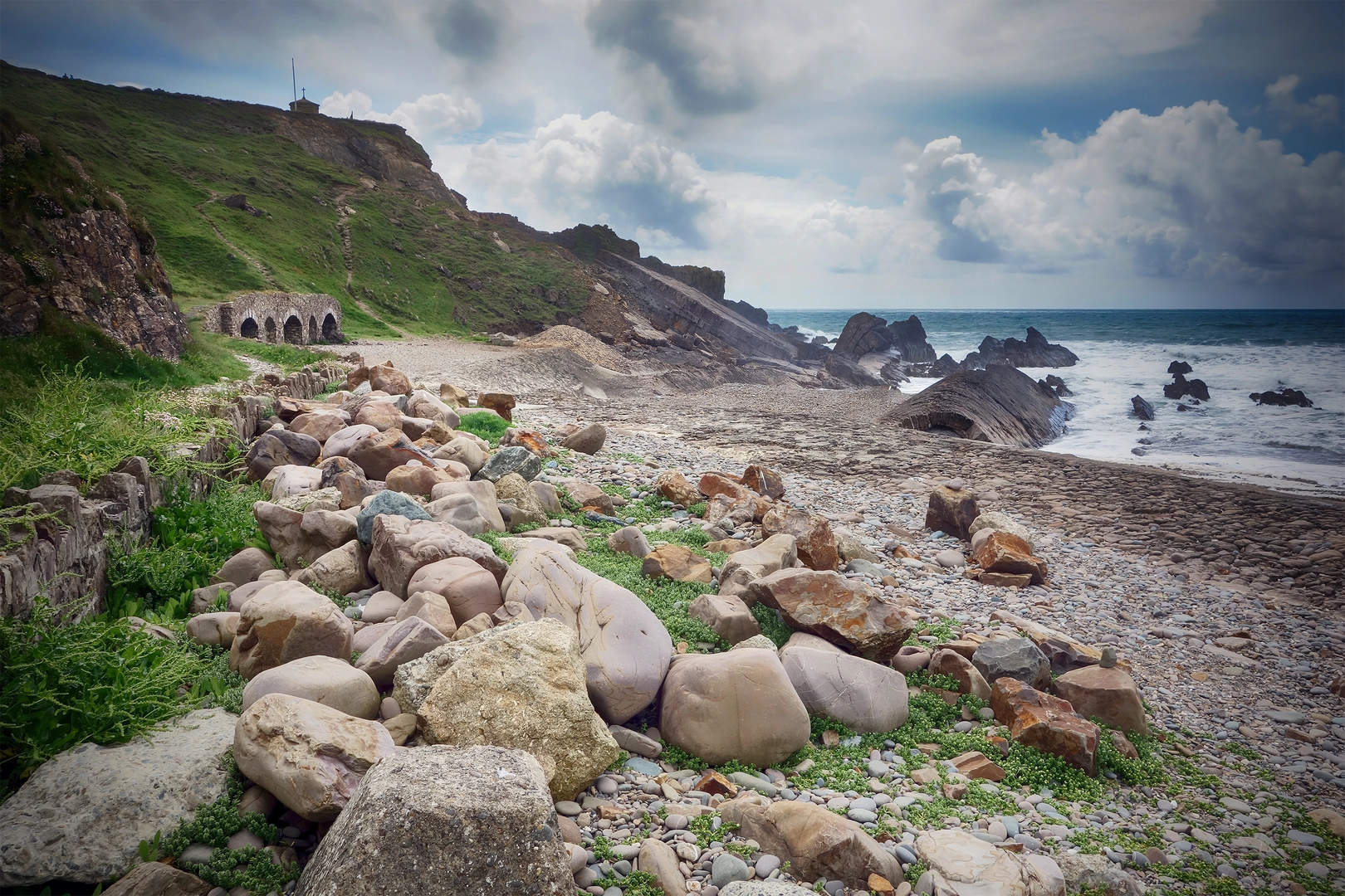 An image depicting the trail Bude to Crackington Haven Walk and its surrounding area.