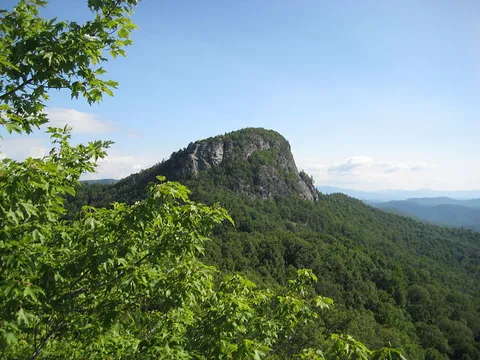 An image depicting the trail Table Rock Mountain via Spence Ridge Trail and its surrounding area.