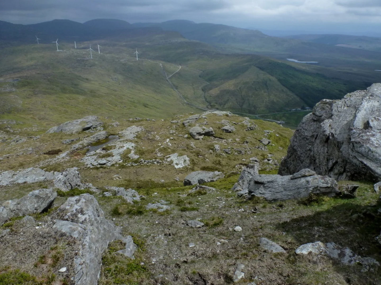 An image depicting the trail Silver Hill and Carnaween Hill Loop via Cullaghacro and its surrounding area.