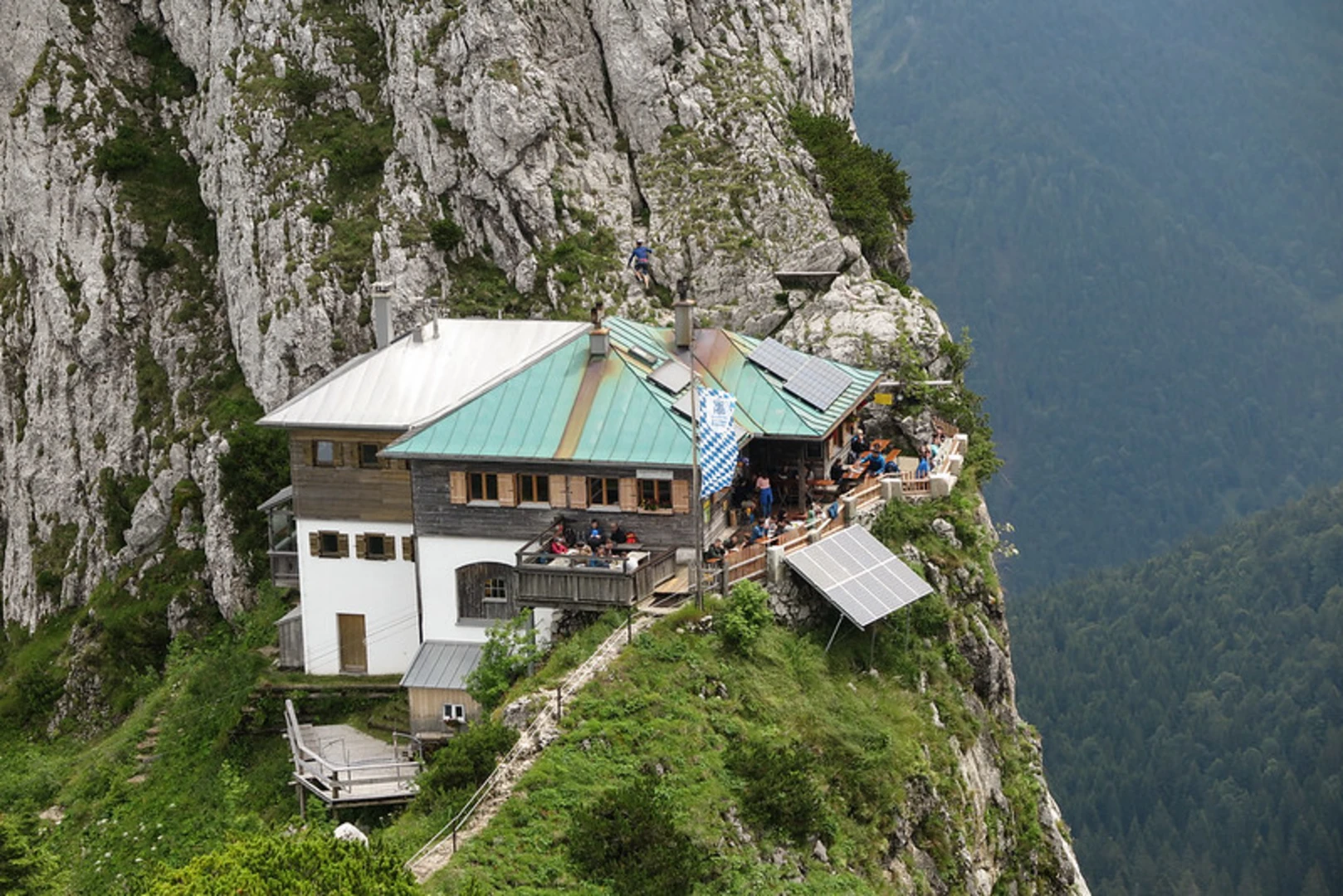 An image depicting the trail Berggasthaus Kotalm, Florianshütte and Bayern-Hütte Scenic Loop and its surrounding area.
