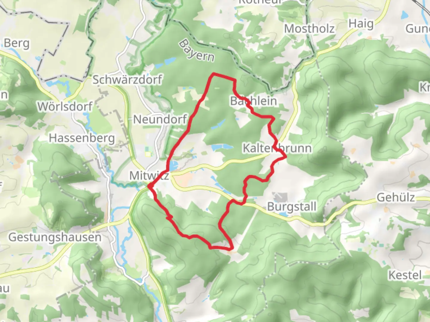 An image depicting the trail Breitensee via Wasserschloss Runde and its surrounding area.