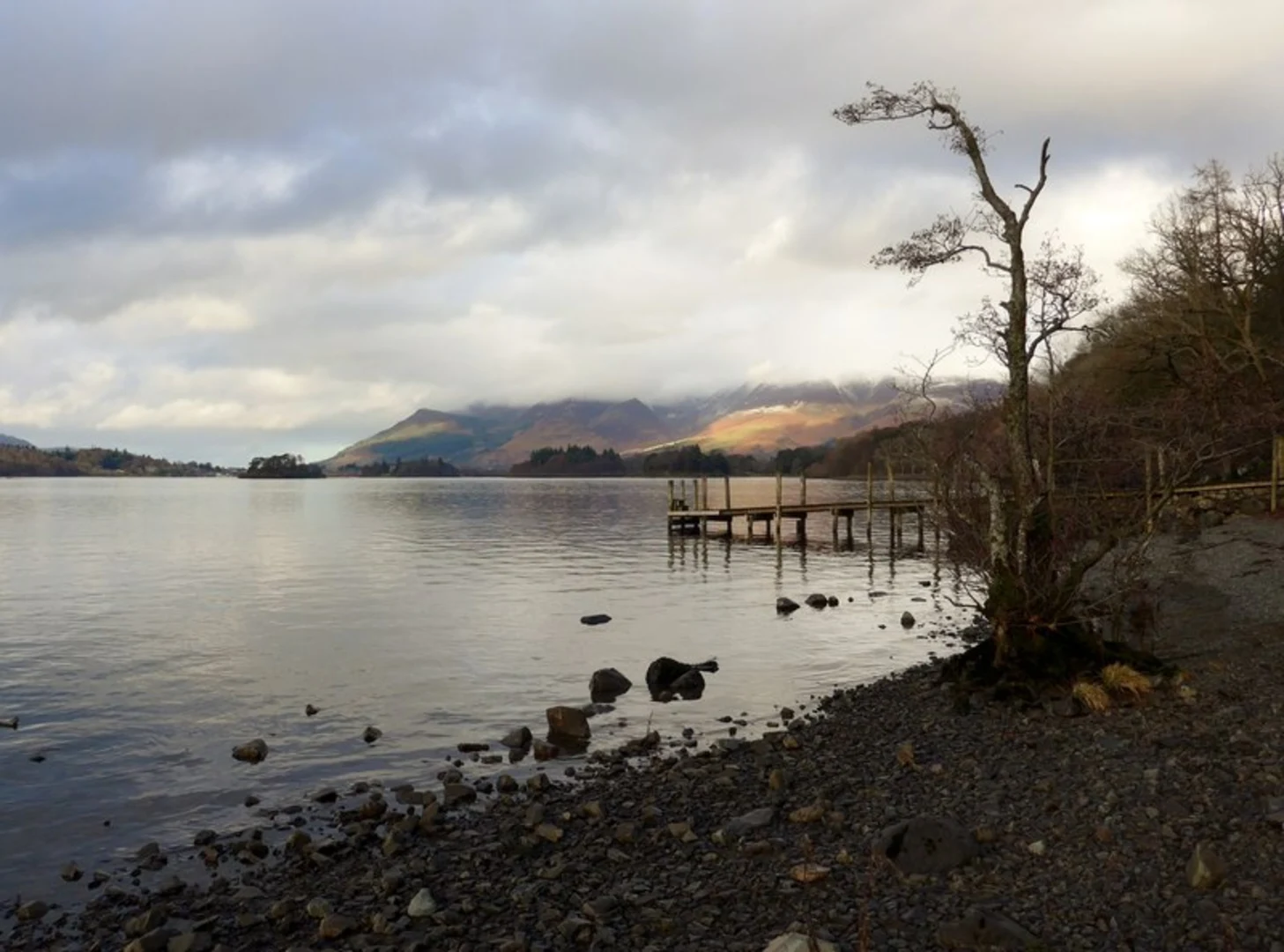 An image depicting the trail Derwentwater to Rosthwaite Walk and its surrounding area.